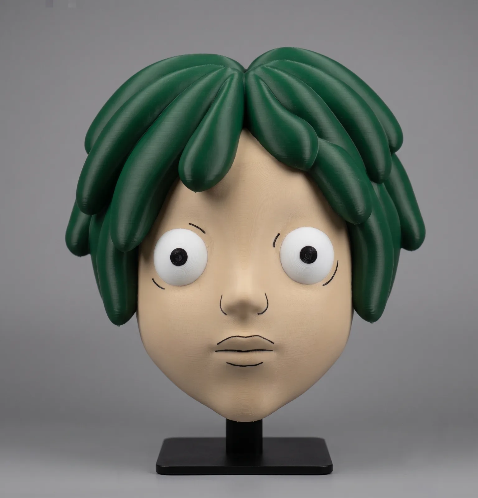 Fertige Death-Note-Maske aus dem 3D Druck: cremefarbenes Gesicht, dunkelgrüne Haarsträhnen — Cosplay aus Wien, sofortdruck.at